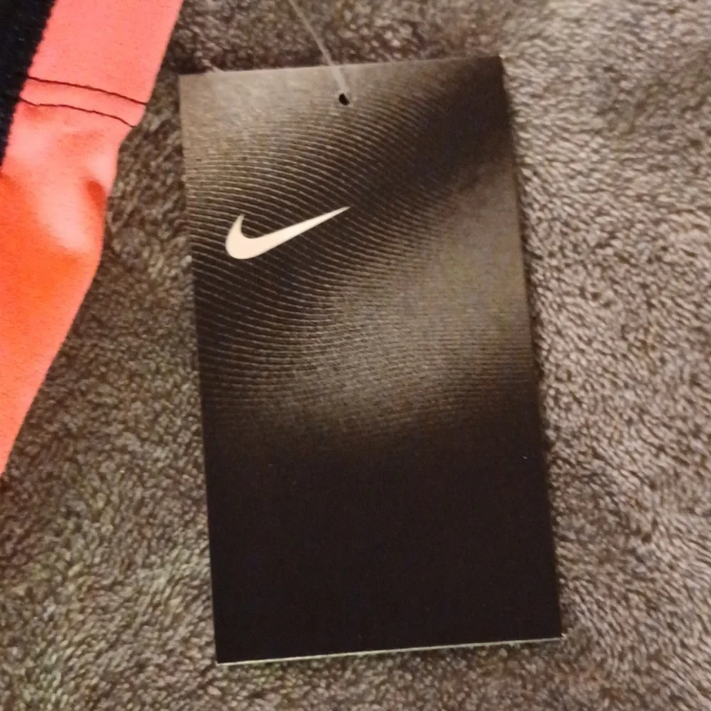 NIKE SWIM SHORTS PINK & BLACK SIZE 8-10 YEARS - Picture 3 of 5